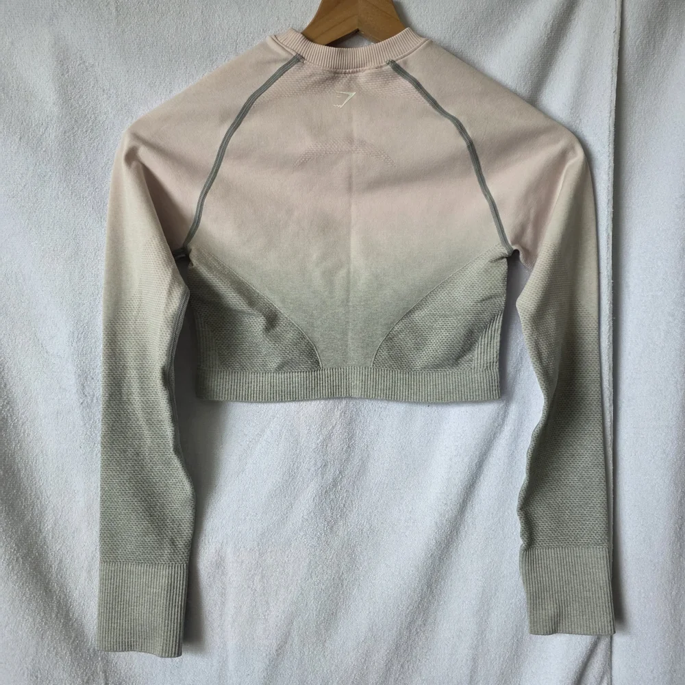 🧡 Long Sleeve Gym Top - Picture 3 of 6